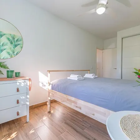 Con Jardin Privado - Simplytarifa Apartment *