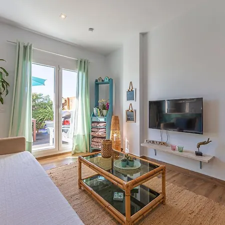 Con Jardin Privado - Simplytarifa Apartment *